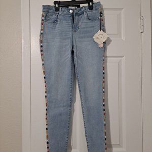(NWT) Knox Rose Women's Mid-Rise Skinny Jeans with Multi-colored Embroidery